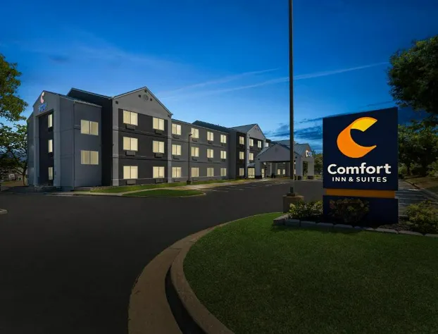 Comfort Inn & Suites Olathe - Kansas City hotel detail image 2