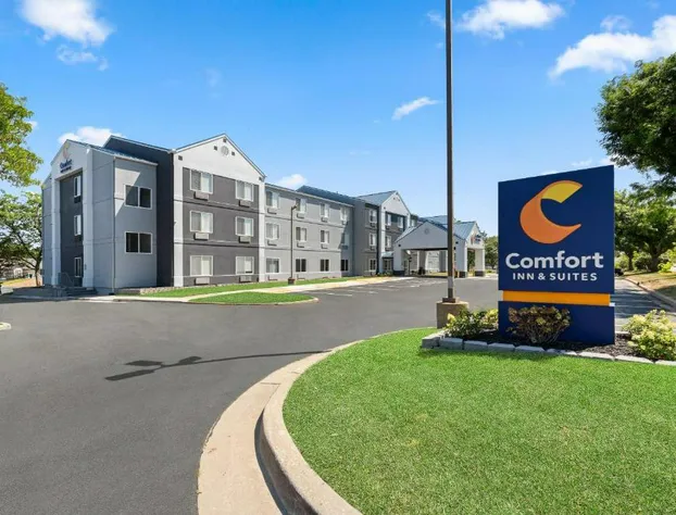 Comfort Inn & Suites Olathe - Kansas City hotel detail image 2