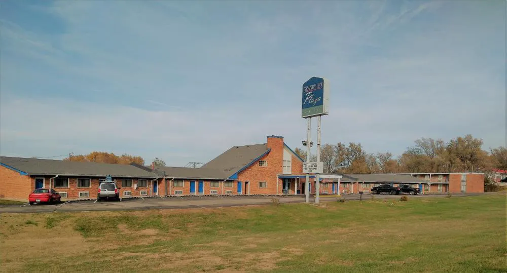 Grand View Plaza Inn & Suites hotel hero