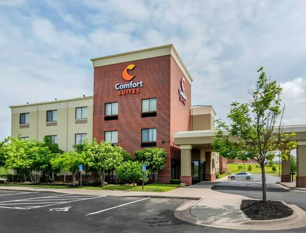 Comfort Suites Speedway - Kansas City hotel detail image 2