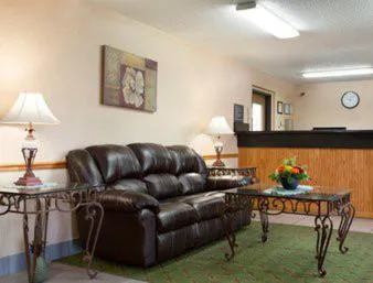 Super 8 by Wyndham Carrollton hotel detail image 4