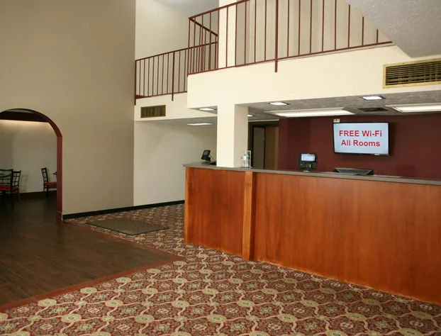 Red Roof Inn & Suites Cave City hotel detail image 3