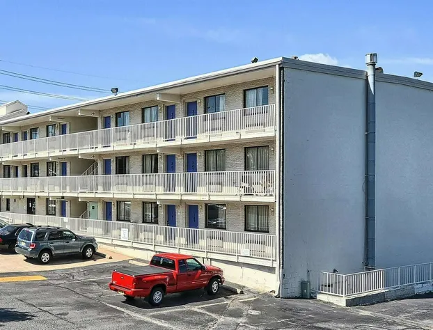 Motel 6 Maple Shade Township, NJ - Philadelphia - Mt Laurel hotel detail image 2