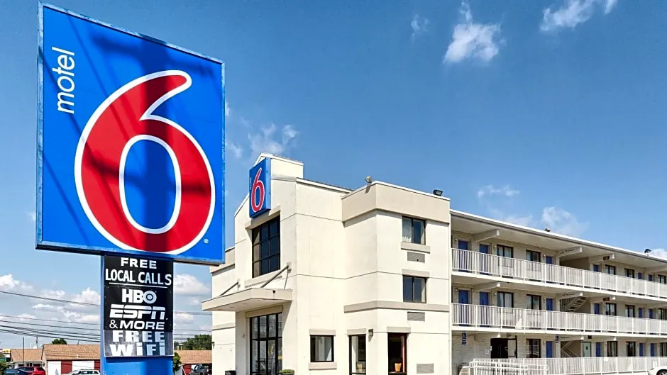Motel 6 Maple Shade Township, NJ - Philadelphia - Mt Laurel hotel hero