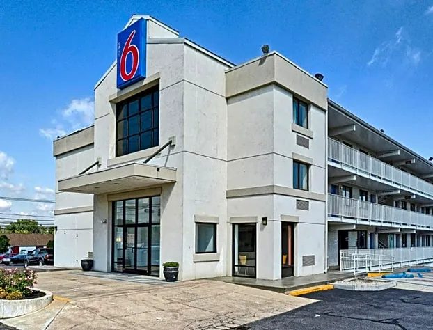 Motel 6 Maple Shade Township, NJ - Philadelphia - Mt Laurel hotel detail image 1