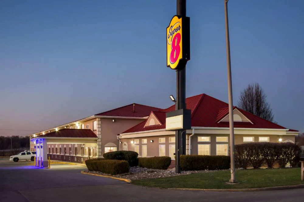 Super 8 by Wyndham Elizabethtown hotel hero