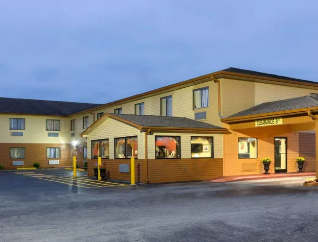 Super 8 by Wyndham Richmond hotel detail image 1