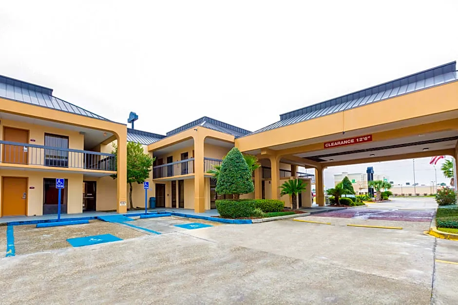 Motel 6 Baton Rouge, LA - East - I-12 hotel hero