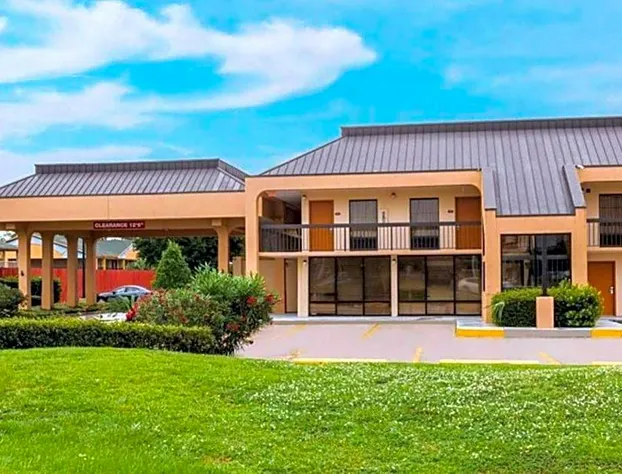 Motel 6 Baton Rouge, LA - East - I-12 hotel detail image 1