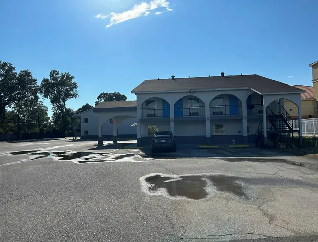 Super 7 hotel detail image 1