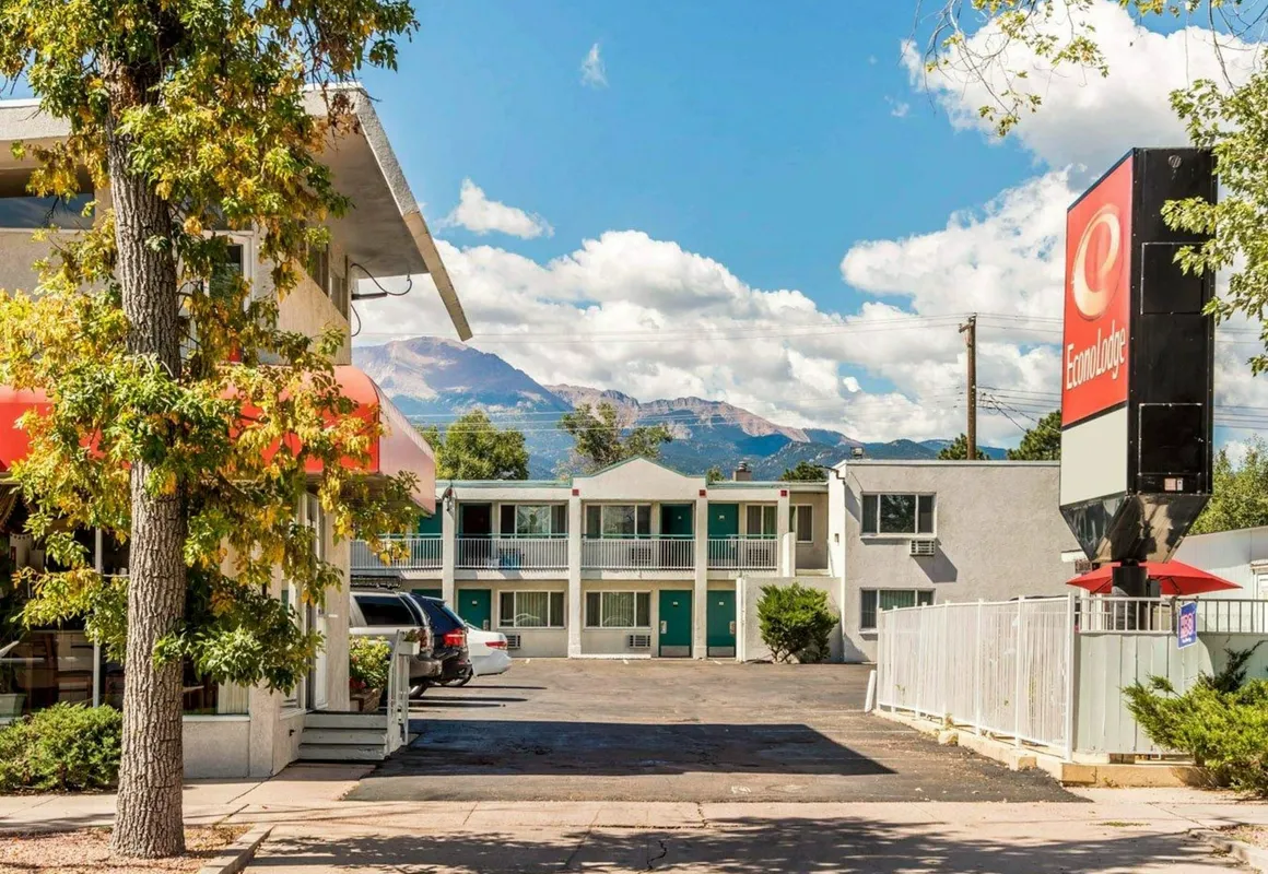 Econo Lodge Colorado Springs Downtown hotel hero