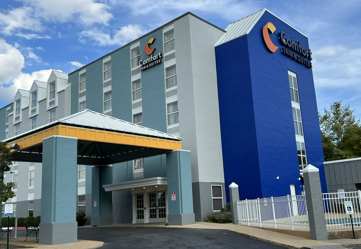 Comfort Inn & Suites Staunton hotel hero