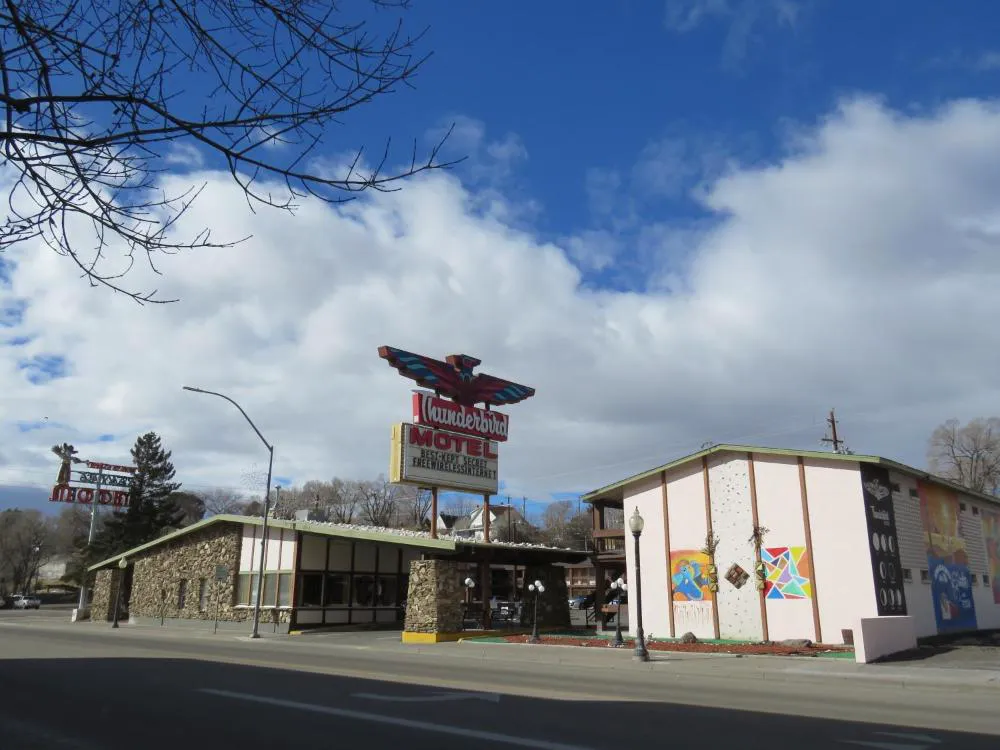 Thunderbird Motel hotel hero