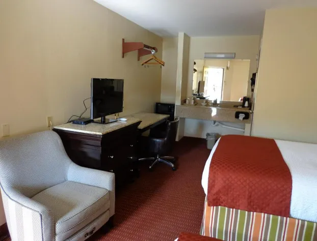 Economy Inn Express Warren hotel detail image 4