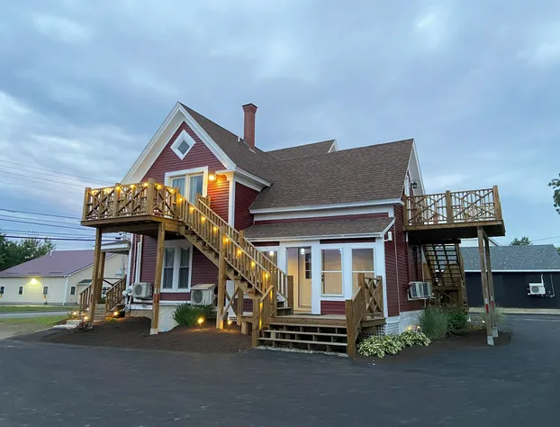 The Whitetail and Suites hotel detail image 2