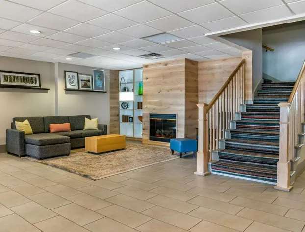 Country Inn & Suites by Radisson, Rossford - Toledo South hotel detail image 4