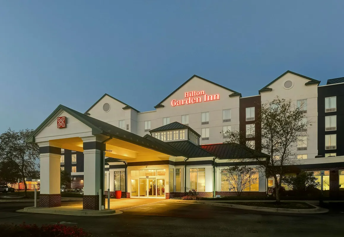 Hilton Garden Inn Indianapolis Airport hotel hero