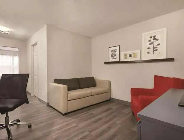 Country Inn & Suites by Radisson, Waterloo, IA hotel detail image 4