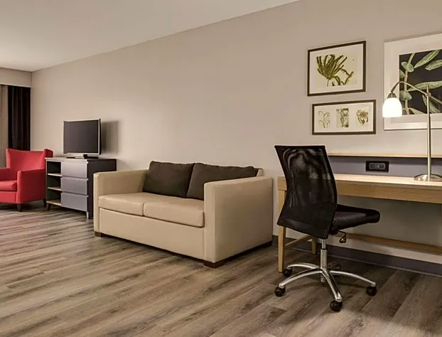 Country Inn & Suites by Radisson, Waterloo, IA hotel detail image 4