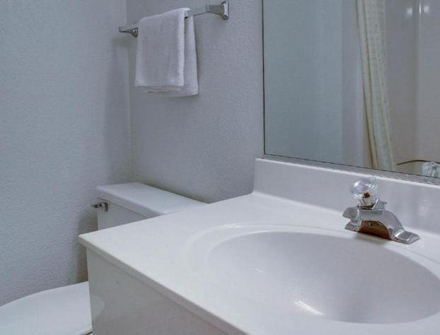 Quality Inn Shawnee North I-40 hotel detail image 2