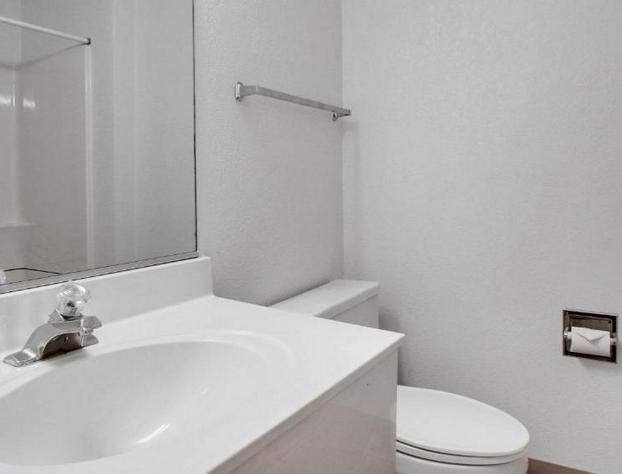 Quality Inn Shawnee North I-40 hotel detail image 3