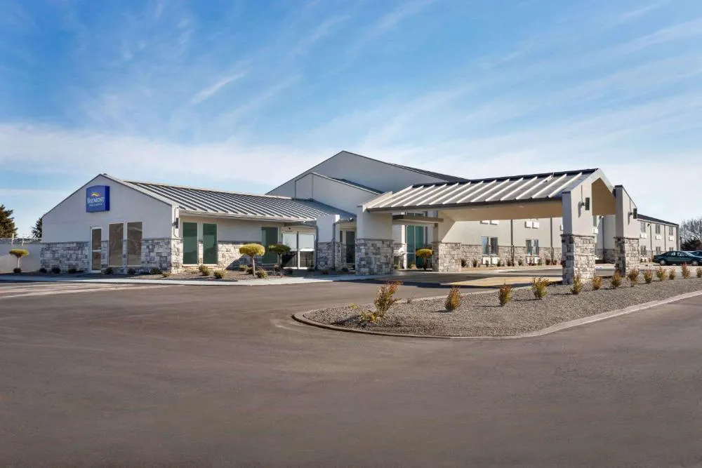 Baymont by Wyndham Shawnee hotel hero