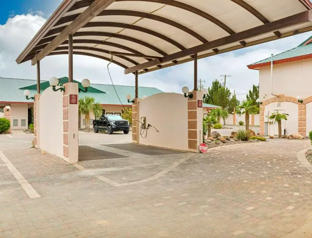 Best Western Plus Swiss Chalet Hotel & Suites hotel detail image 2