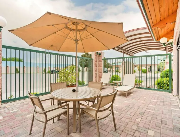 Best Western Plus Swiss Chalet Hotel & Suites hotel detail image 3