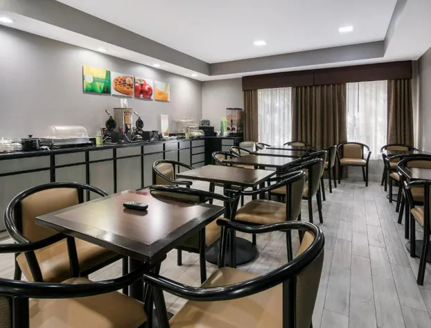 Quality Inn & Suites - Granbury hotel detail image 4