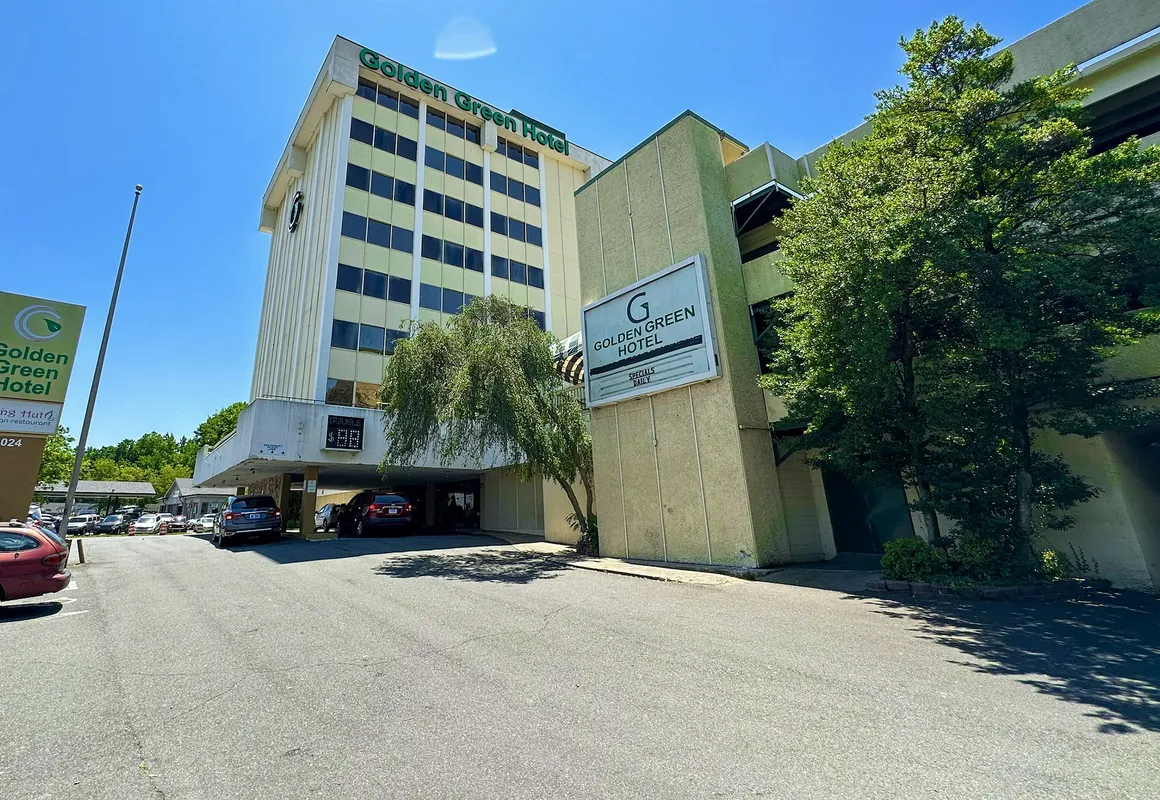 Golden Green Hotel by OYO Charlotte hotel hero