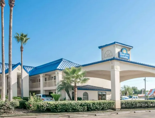 Days Inn & Suites by Wyndham Winnie hotel detail image 2