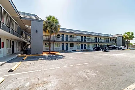 Motel 6 Tampa, FL hotel detail image 1