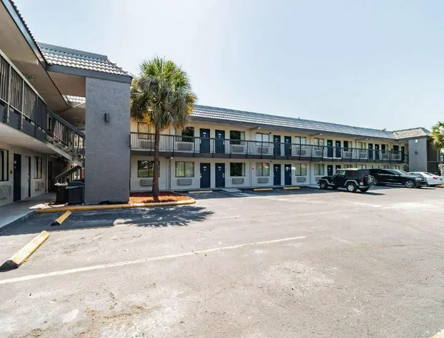 Motel 6 Tampa, FL hotel detail image 1