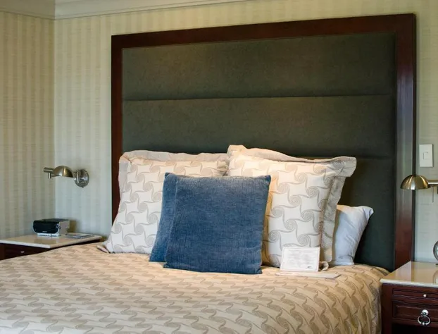 Monterey Bay Inn hotel detail image 3
