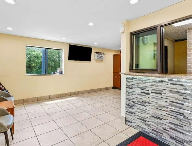 Econo Lodge Akron Copley Northwest hotel detail image 4