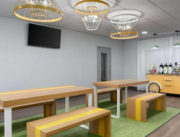 Spark by Hilton Savannah South I-95 hotel detail image 3