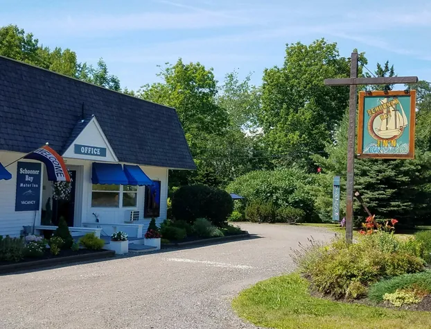 Schooner Bay Motor Inn hotel detail image 1
