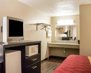 Econo Lodge Columbus West hotel detail image 2