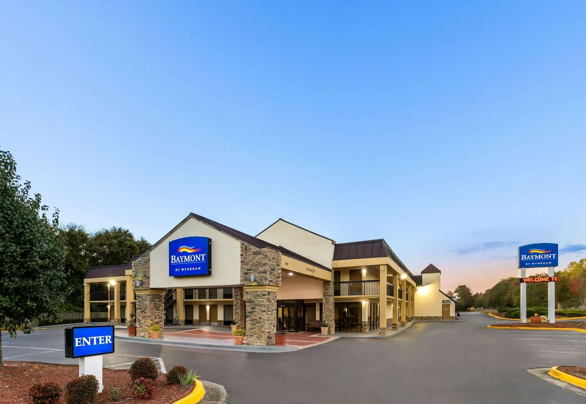 Baymont by Wyndham Griffin hotel hero