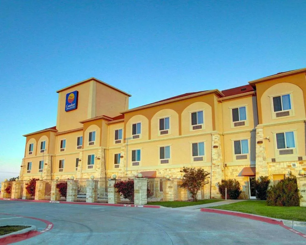 Comfort Inn And Suites Alvarado hotel hero
