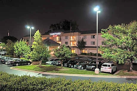 Courtyard by Marriott Charlotte Lake Norman hotel hero