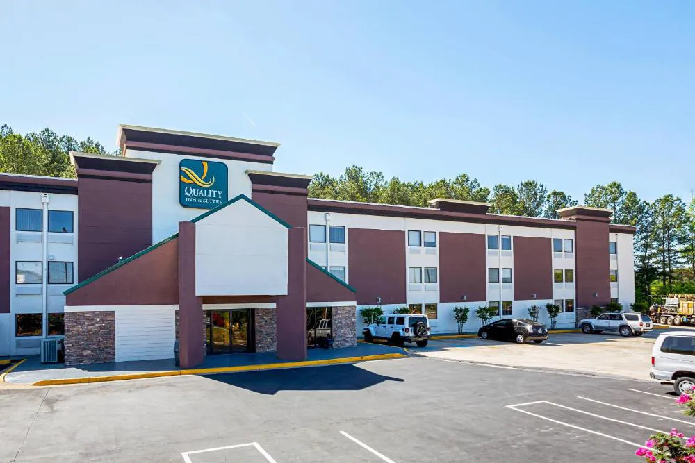 Quality Inn & Suites near Six Flags East hotel hero