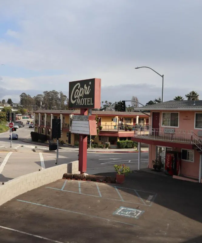 Capri Motel hotel hero
