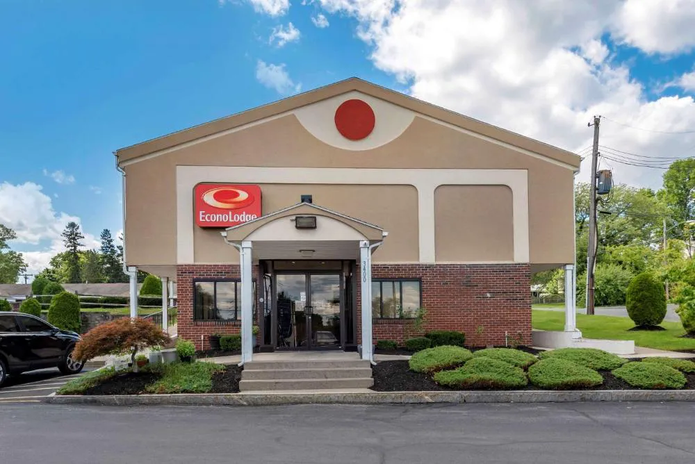 Econo Lodge Dewitt I-90 hotel hero