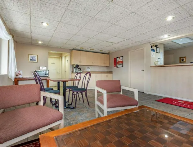 Econo Lodge Dewitt I-90 hotel detail image 1