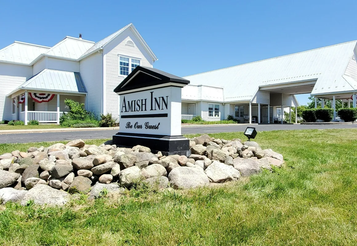 Amish Inn hotel hero