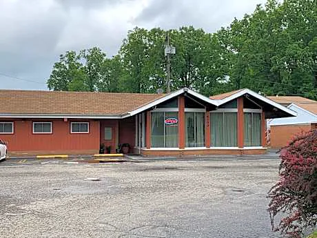 Budget Lodge Newton Falls hotel hero