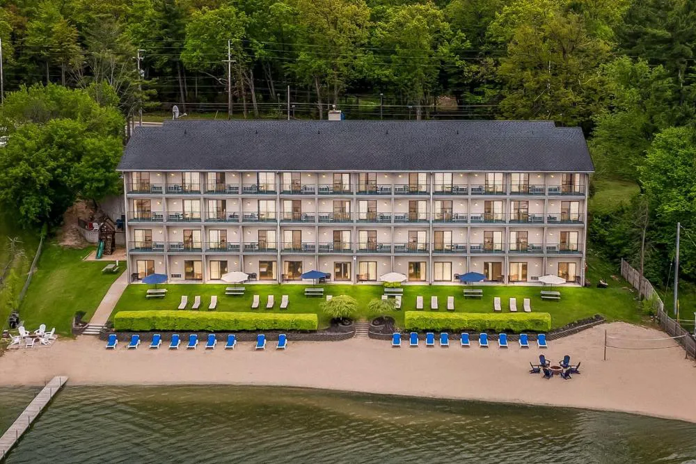 Beachfront Hotel hotel hero