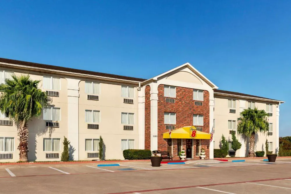 Super 8 by Wyndham Waco University Area hotel hero