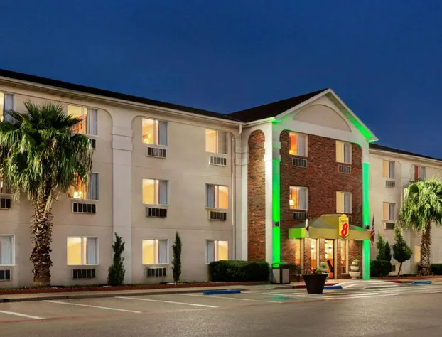 Super 8 by Wyndham Waco University Area hotel detail image 2